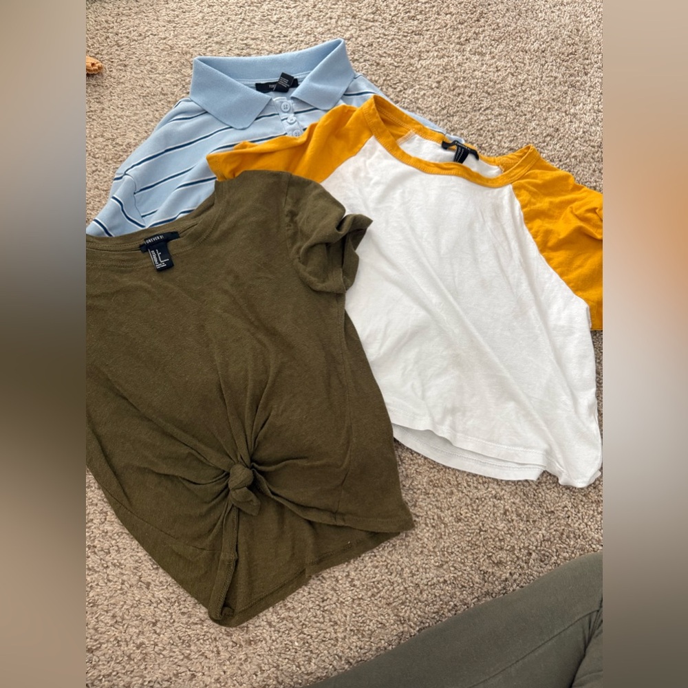 {FOREVER 21} Top Bundle